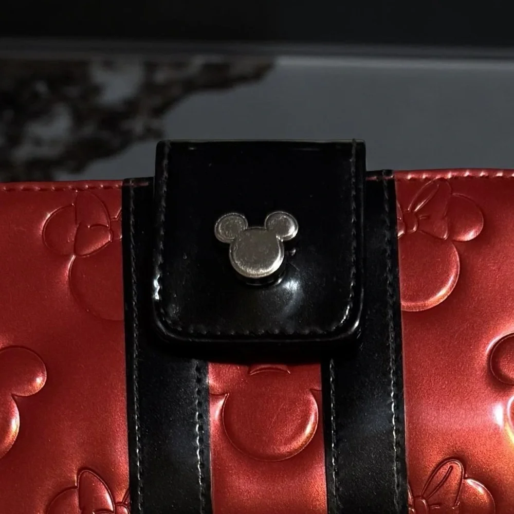 Disney Parks Boutique Mickie ❤️Minnie Embossed Red&Black large zip wallet♥️ EUC